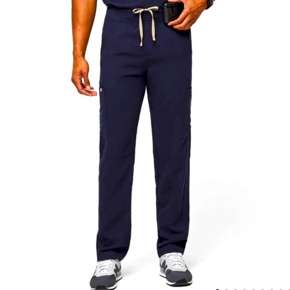 Figs Axim Cargo Scrub Pants L Mens in Navy